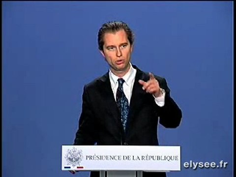 David Martinon répond des journalistes français et étrangers