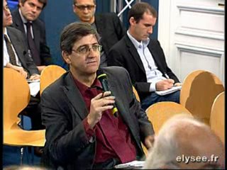 David Martinon répond des journalistes français et étrangers