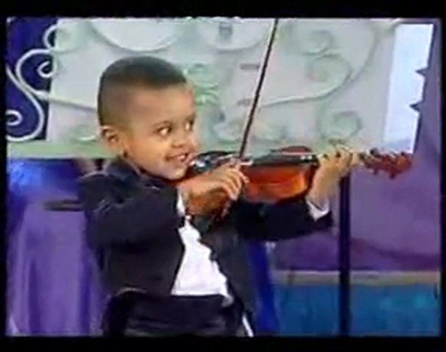 Andre Rieu & 3 year old violinist, Akim Camara 2005 video Dailymotion