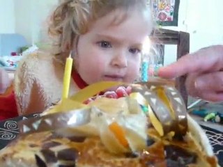 Youna souffle ses deux bougies