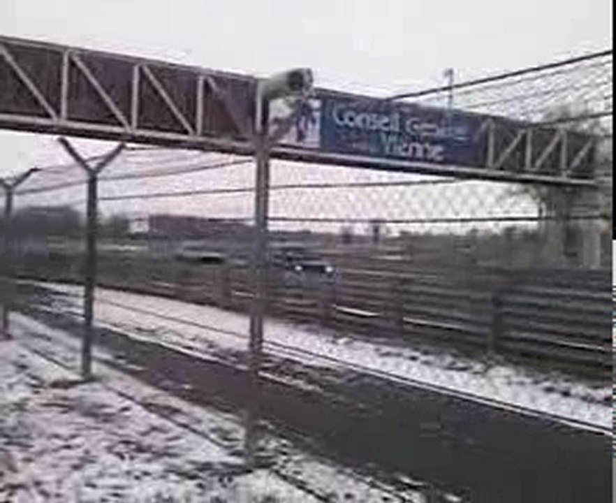 val de vienne 14 - 02 - 2010 , 2 petit drift et un pneu HS