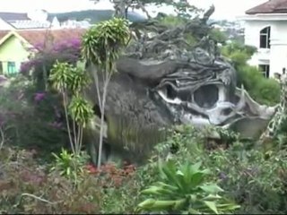 VIETNAM DALAT ETRANGE MAISON HANG NGA