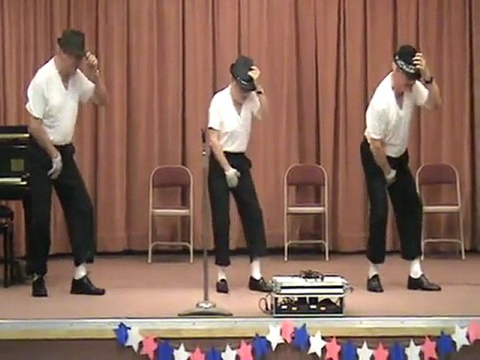 les senior dansent sur Billie Jean
