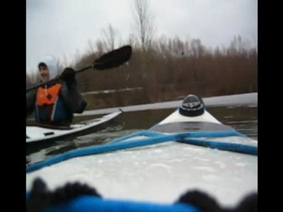 Kayak de mer sur la Seine en hiver