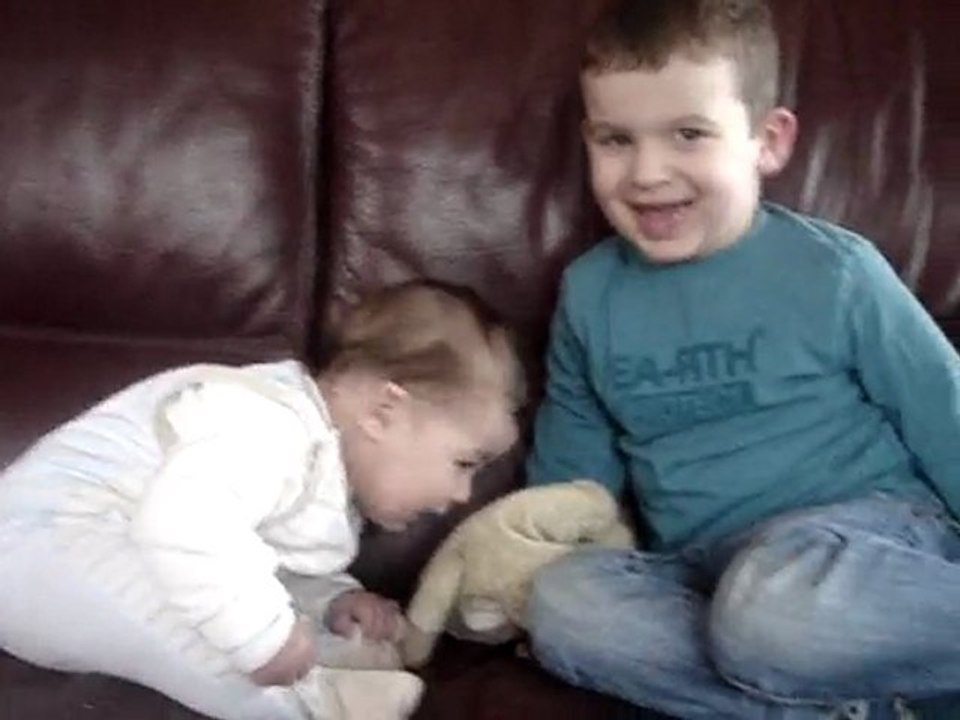 maxence imite son frere