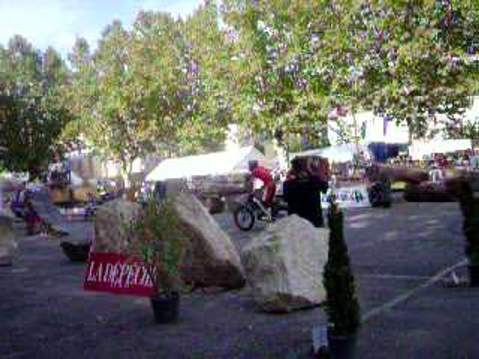 back-flip en moto trial