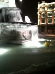 Valence sous la neige, la fontaine de glace