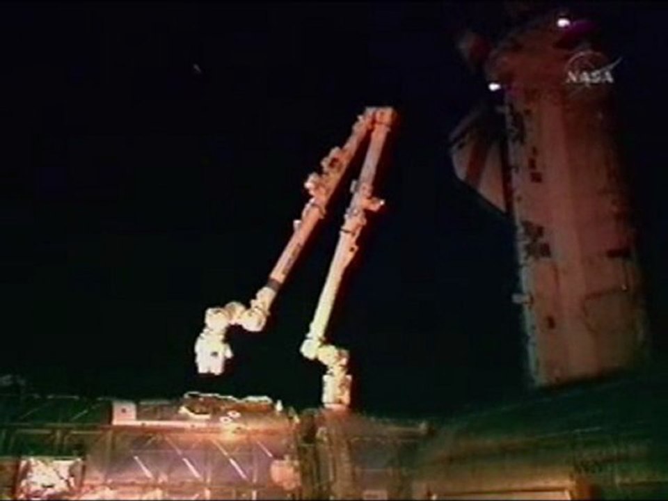 NASA pulsating UFOs/lights near STS-130 February 2010 + ZOOM