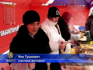 На масленицу в Киеве ели блины и катались на лошадях