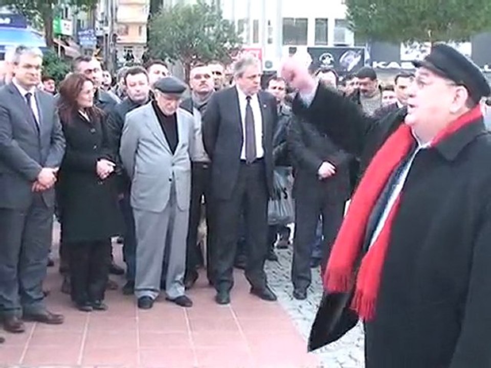 Kemal Anadol'dan Aliağa'da TEKEL İşçilerine destek