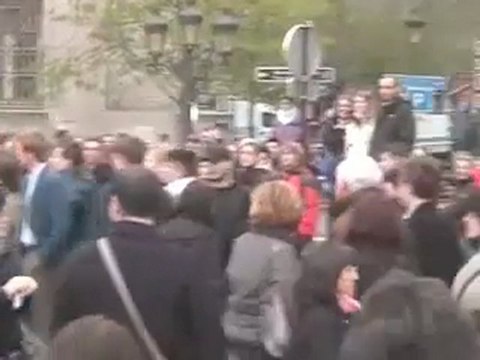 christians attacks homosexuals paris in March 2009 replay