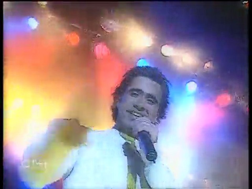 UZAKTAN EL SALLA - EMRAH (HQ Video Klip)