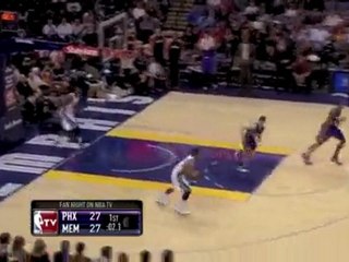 Marcus Williams beats the clock and sinks the long three at