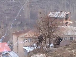 HAKKARİ'DE GERGİNLİK SÜRÜYOR