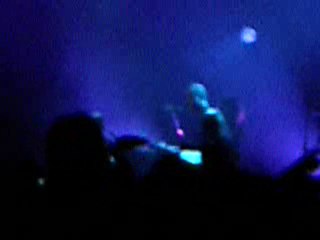 Mon essentiel (le public chante)