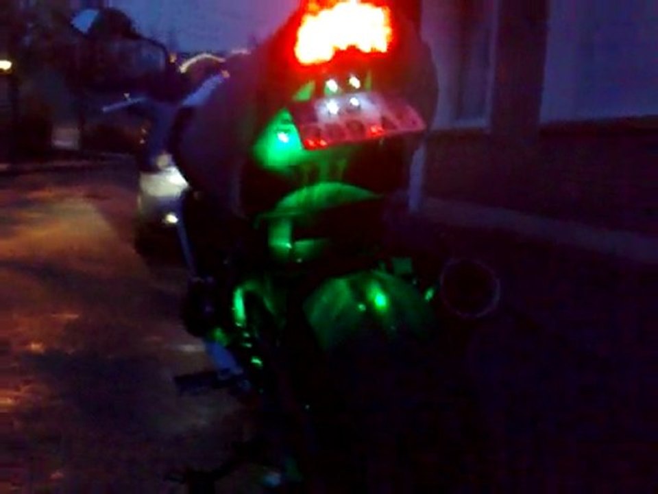 eclairage vert sur z750