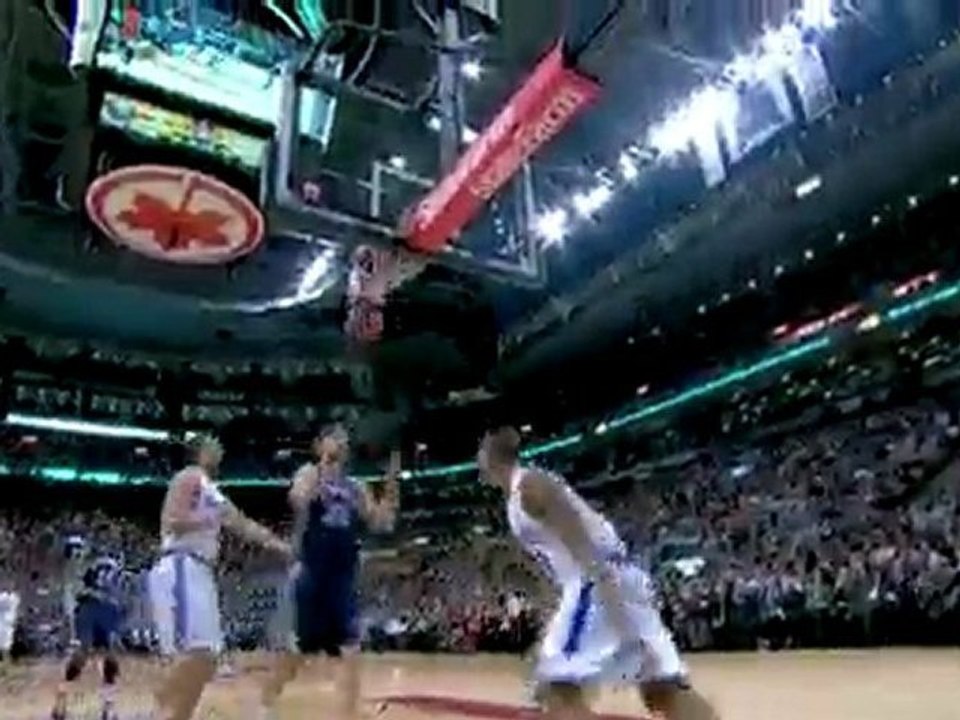 DeMar DeRozan drives and spins inside to finish with a left-