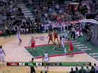 Luke Ridnour drops a pass behind-the-back to Kurt Thomas who