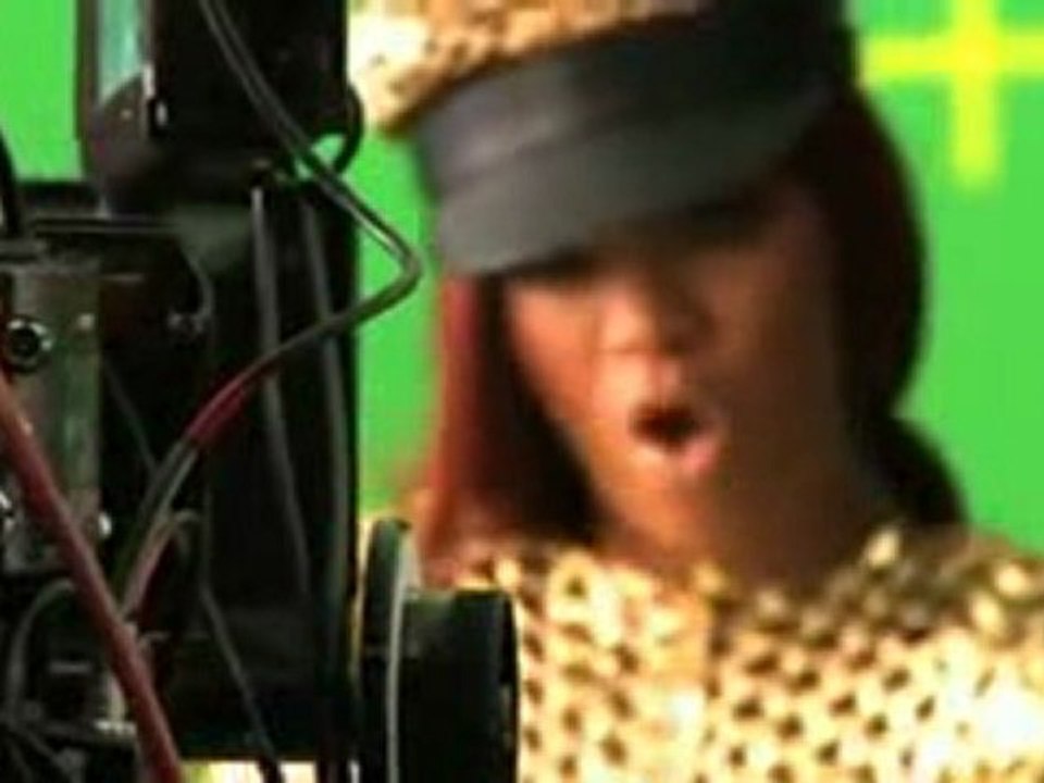 Rihanna - "Rude Boy" Behind the Scenes