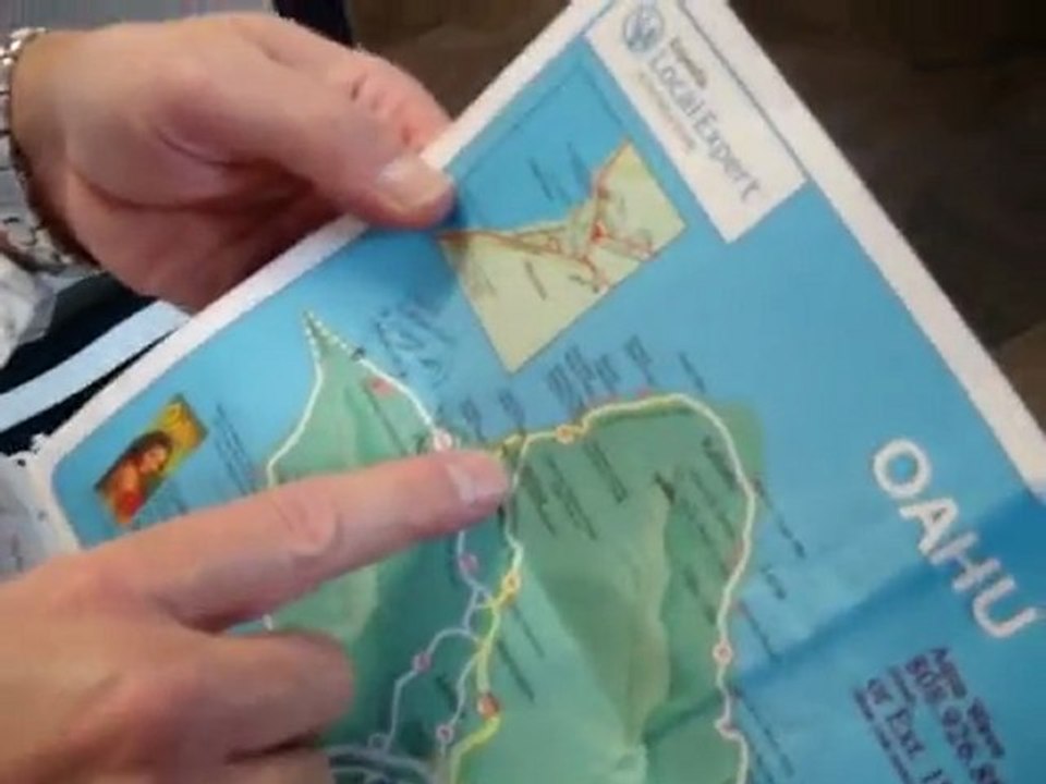 Michael Emerson helps tourists