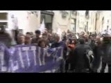 3.32 io non ridevo - Proteste a Montecitorio