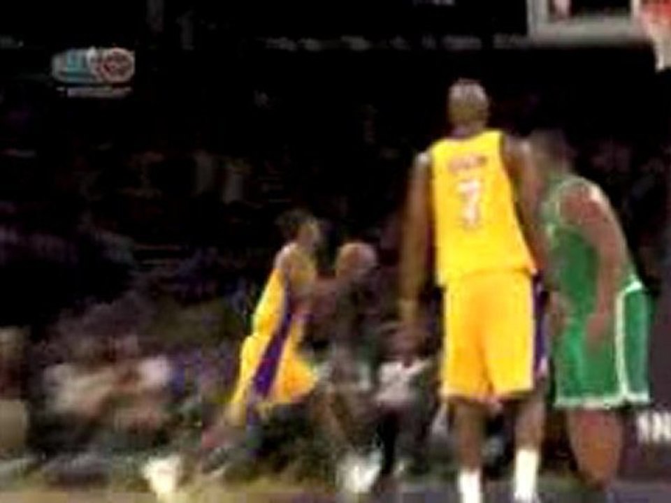 Ron Artest goes to the rim right over Rasheed Wallace for th