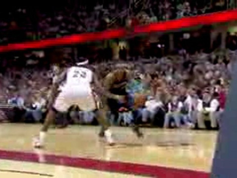 Carmelo Anthony shakes and bakes past the Cavaliers' defense