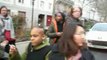 des parents d'élève en colère bloquent l'avenue Jean Jaurès