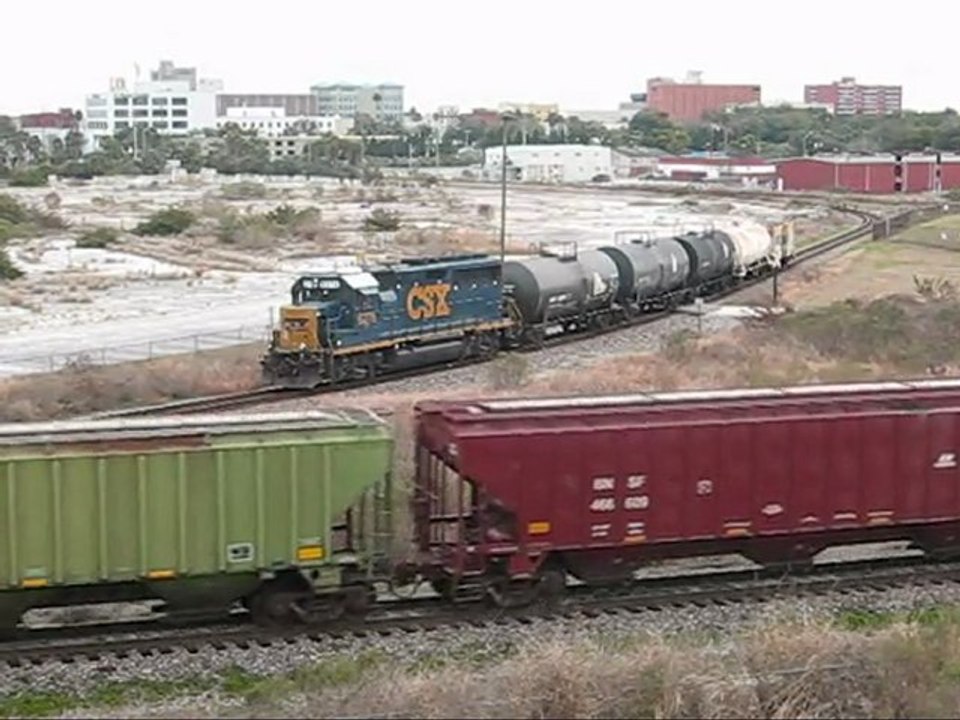 Awesome video from overpass of 3 CSX trains