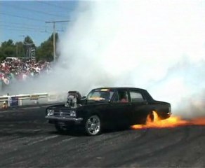 Pneus en feux lors d'un burnout