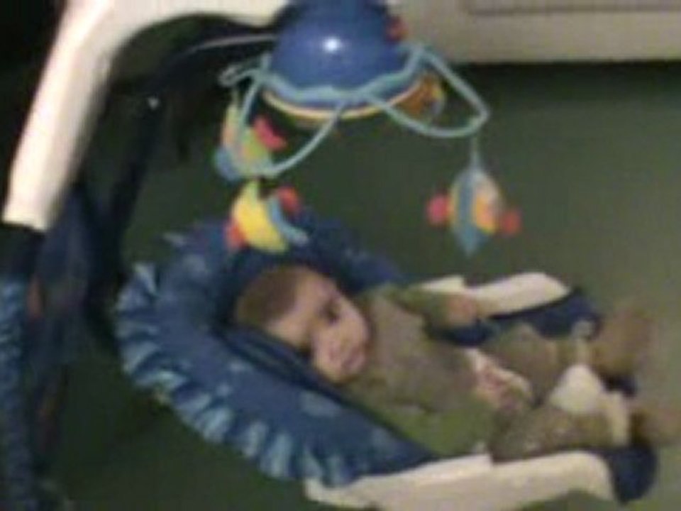 Célya s'amuse avec Quentin