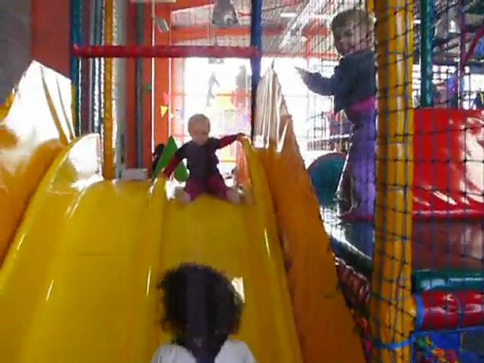 descente du grand tobbogan de kidzzy !