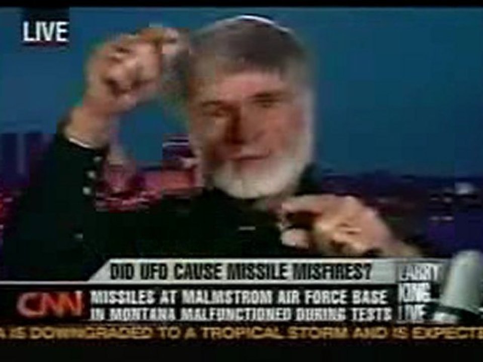 Un OVNI Tire et Détruit en Plein Vol un Missile Américain