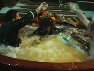 Jacuzzi al pasado - tráiler en español