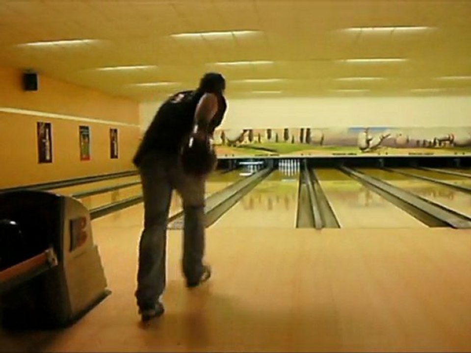 Jana beim Bowling Unzufrieden