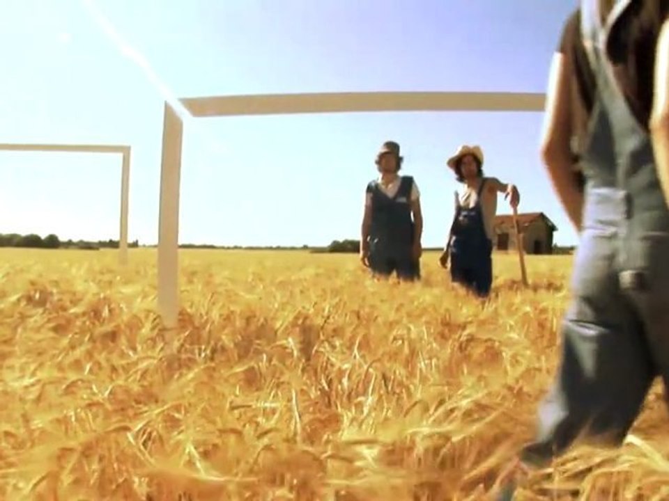 GUSH - FAVORITE SONG - CLIP