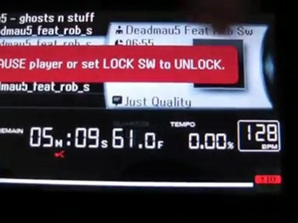Pioneer DJ CDJ-900 vs CDJ-2000 Comparison from agiprodj.com