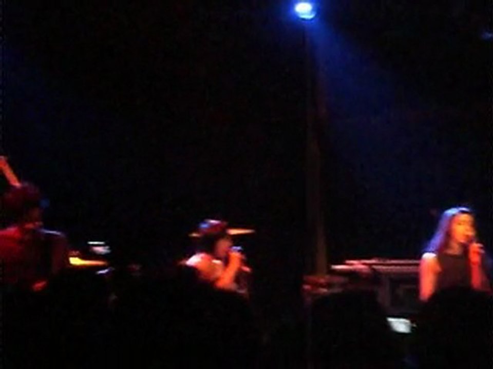 Simone Elle Est Bonne - Trop Bonne Pour Toi