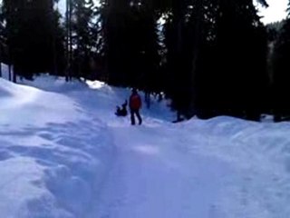 Pas de luge? une veste de ski suffit.