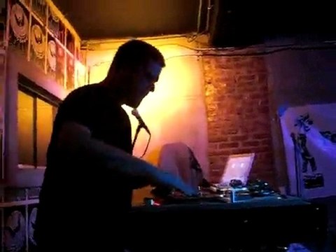 WeMerge Magazine Presents: DJ Dee Dubbs