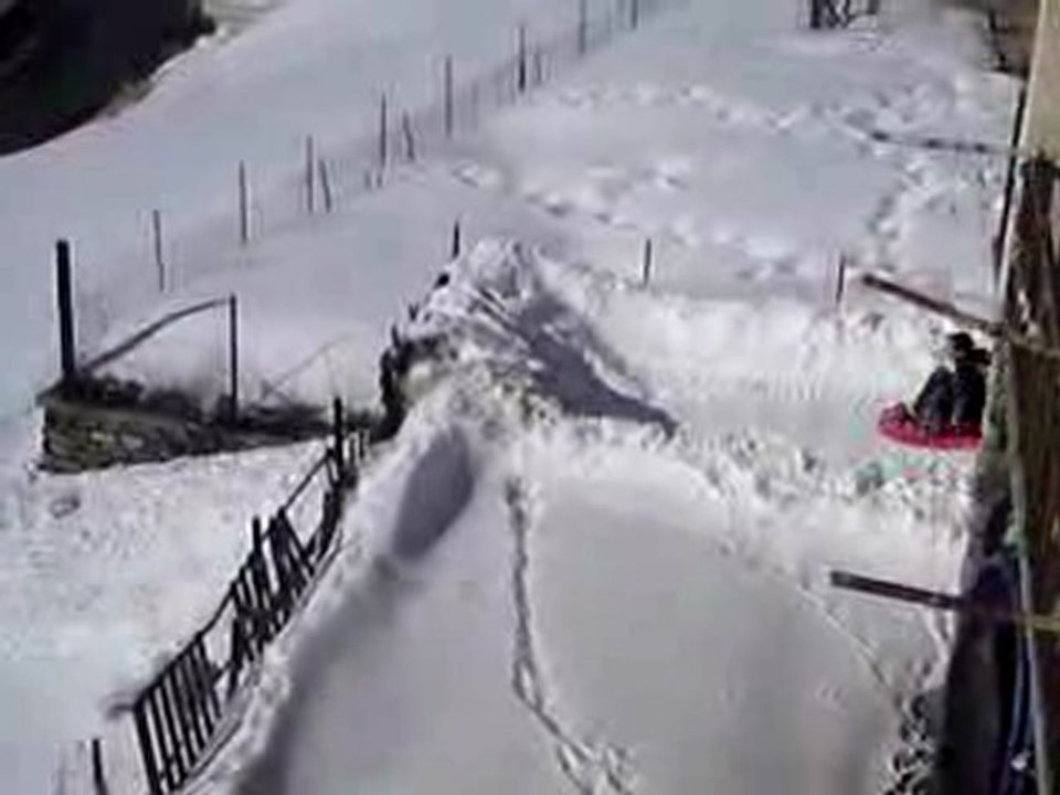 Petit Délire Avec La Luge En Savoie
