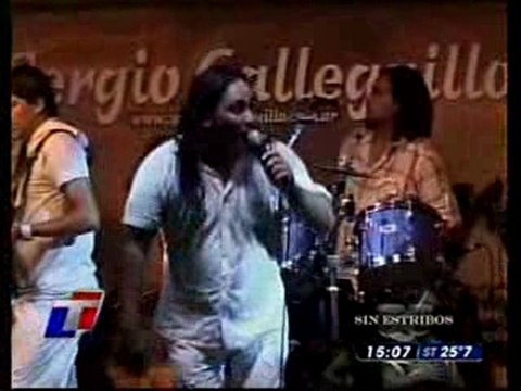 Sergio Galleguillo canta desde su peña (Cosquín 2010)