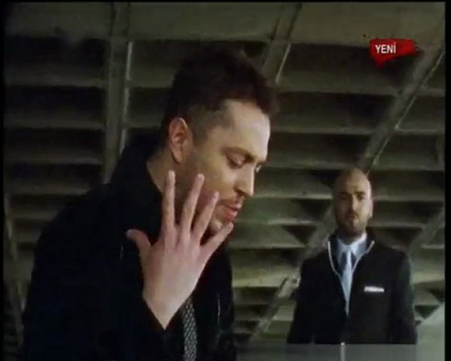 Murat Boz & Soner Sarıkabadayı – İki Medeni İnsan