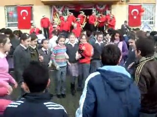 7. Boru İlköğretim Okulu Kutlaması Öğrenciler Eğlenirken 2