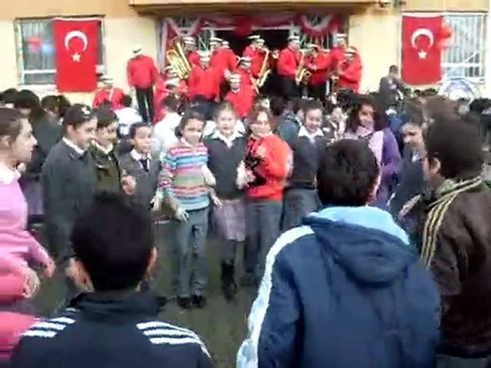 7. Boru İlköğretim Okulu Kutlaması Öğrenciler Eğlenirken 2