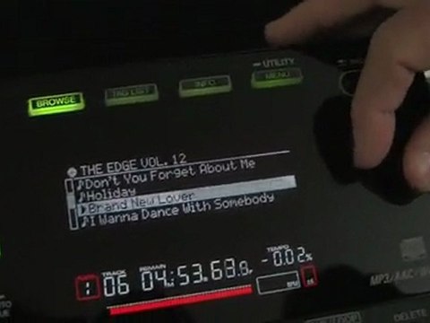 Pioneer CDJ-900 Track Browsing Overview from agiprodj.com