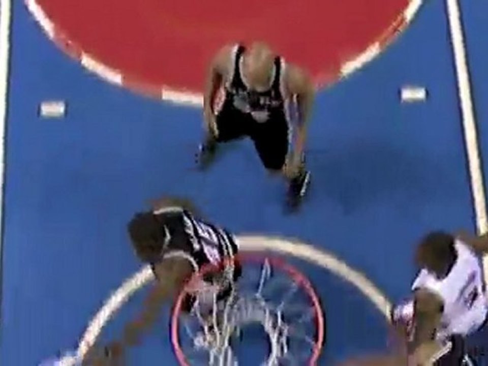 Jason Maxiell takes the pass and finishes with a huge slam d