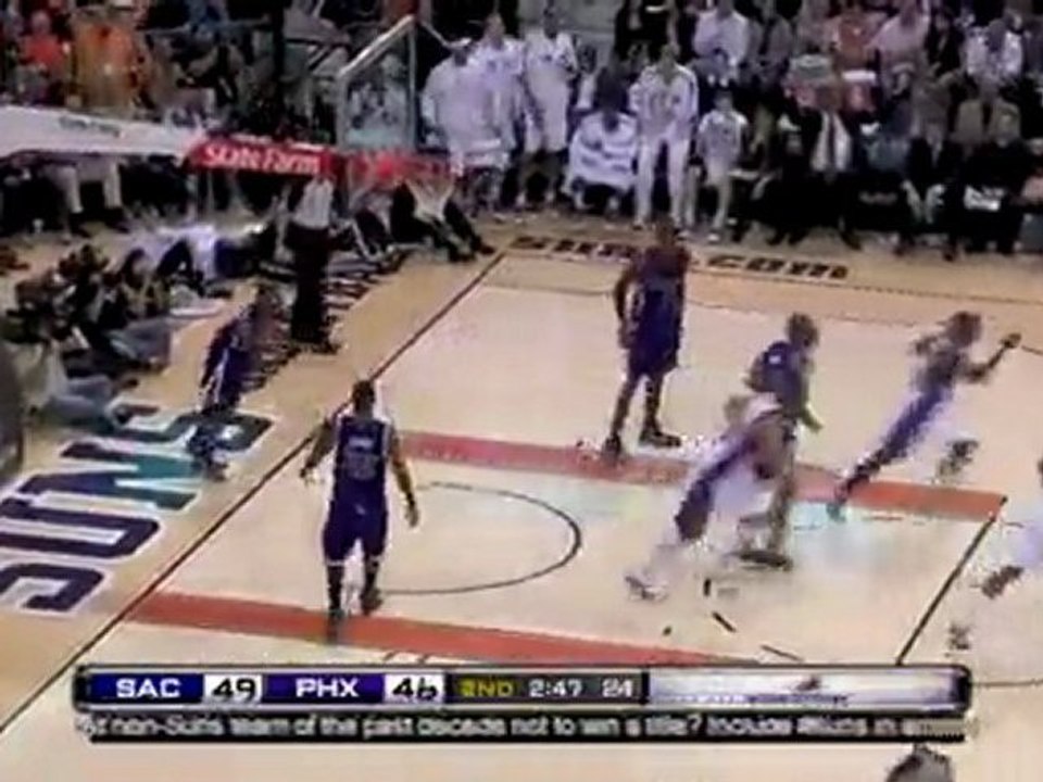 Jason Richardson rises from underneath the bucket to throw d