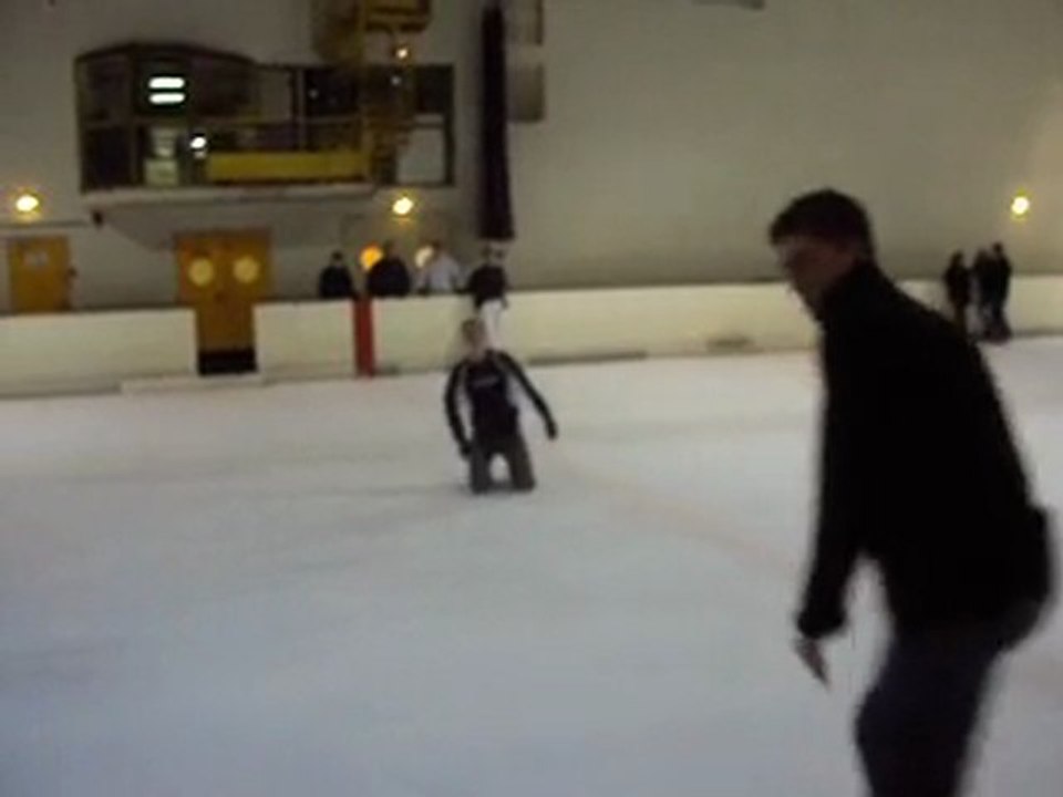 sa tourne sa tourne et sa tombe aussi mdr