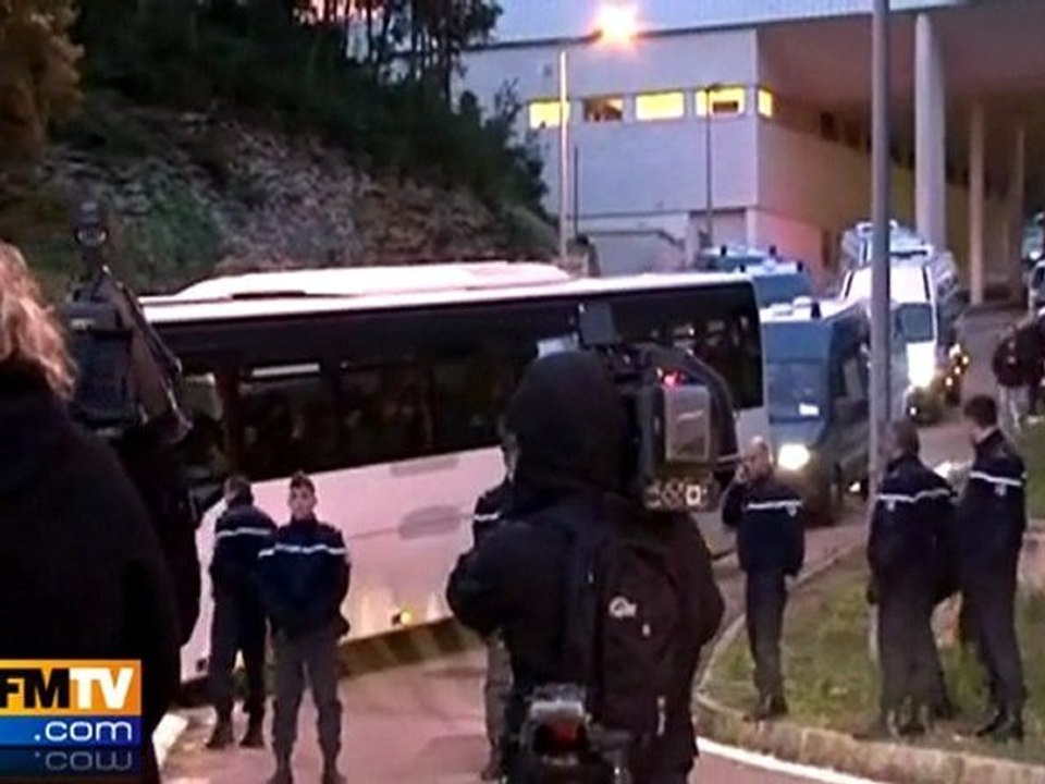 Besson durcit la législation contre les sans-papiers